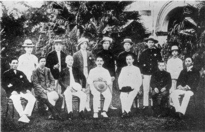 Sun_Yat_Sen_together_with_the_members_of_the_Singapore_Branch_of_Tongmen_Hui